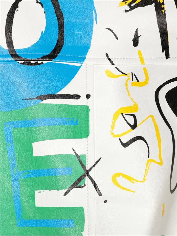 Jacka i konstläder. Oversize vit.