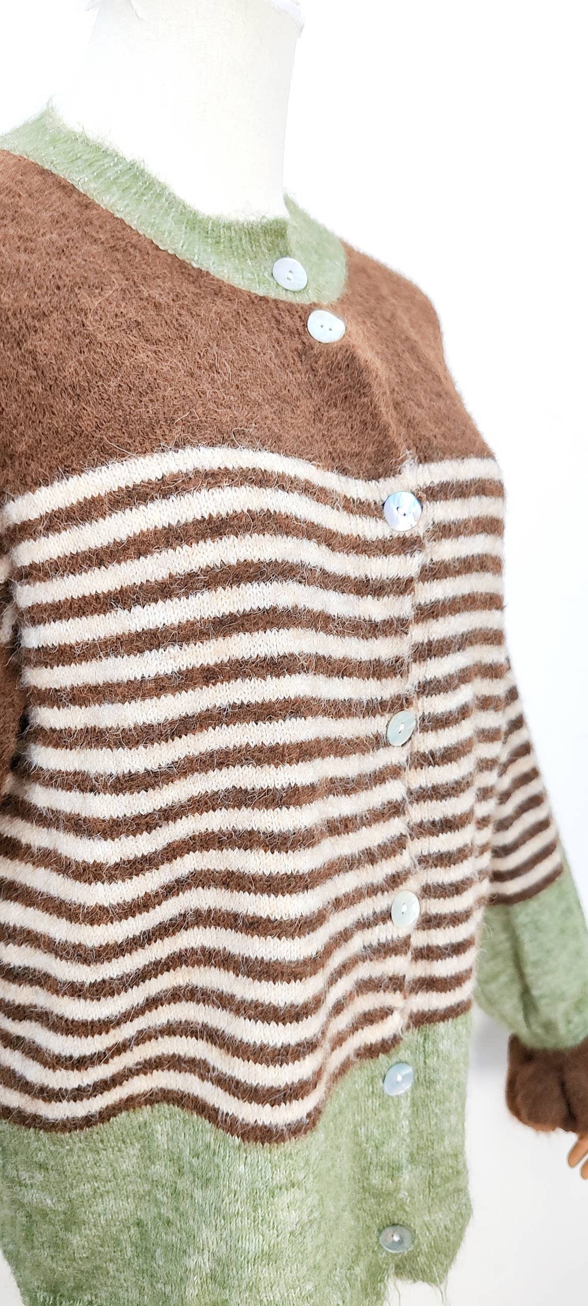 2096 Randig stickad cardigan