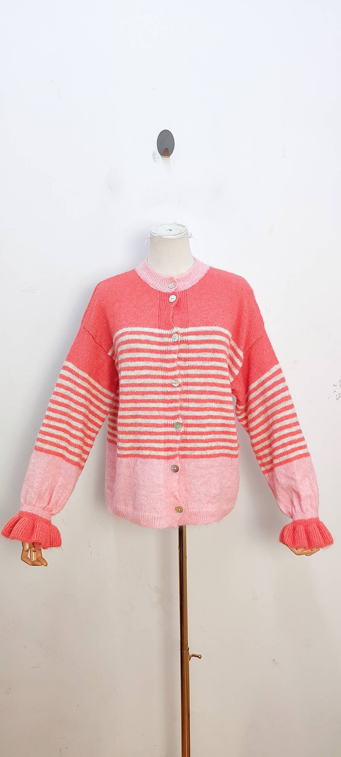 2096 Randig stickad cardigan