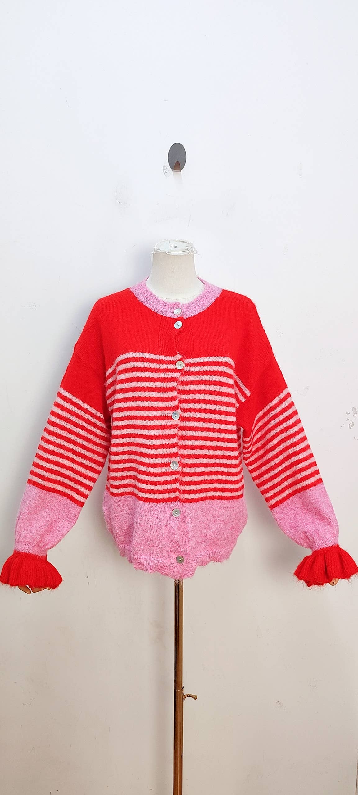 2096 Randig stickad cardigan