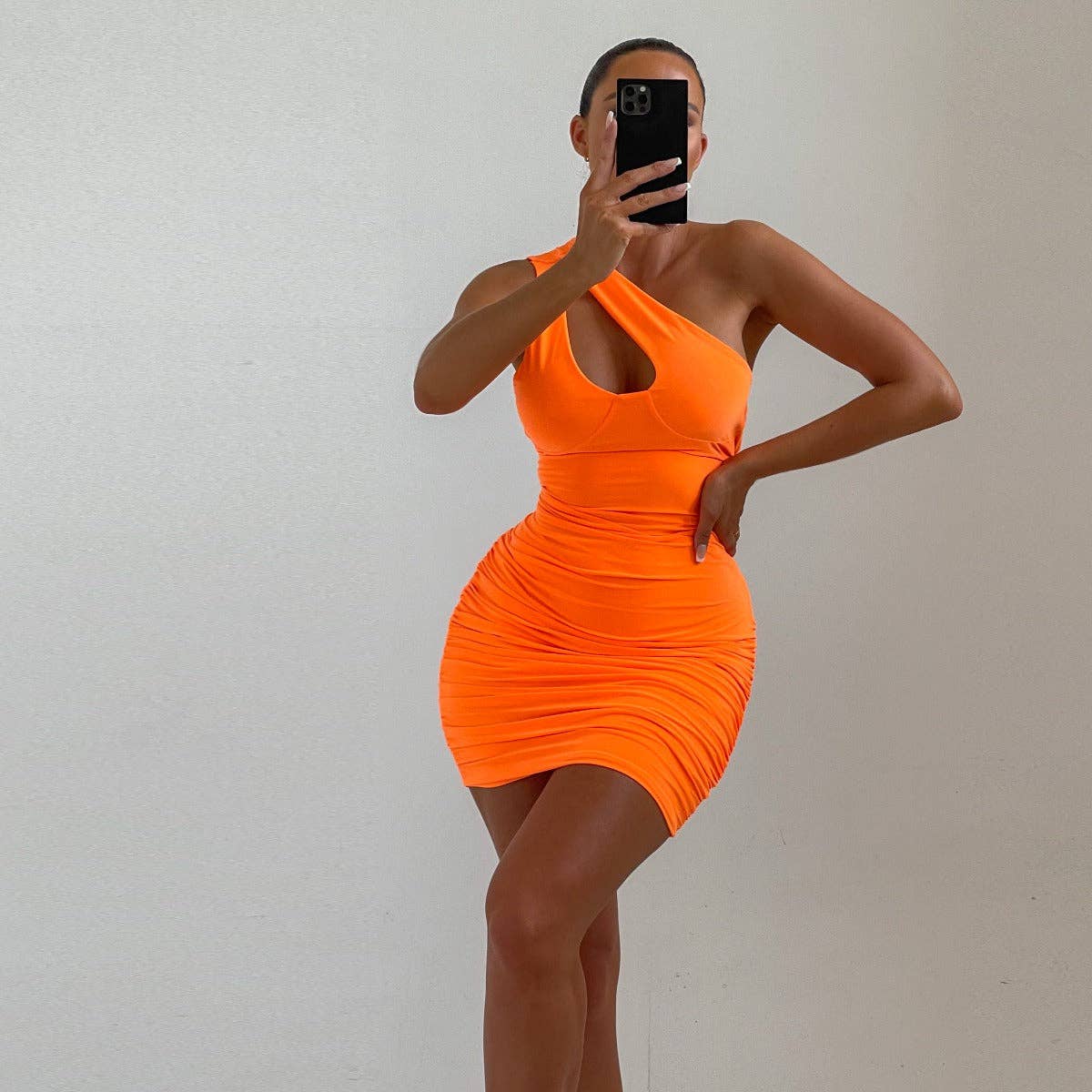 Neonorange asymmetrisk remskuren miniklänning - Mila