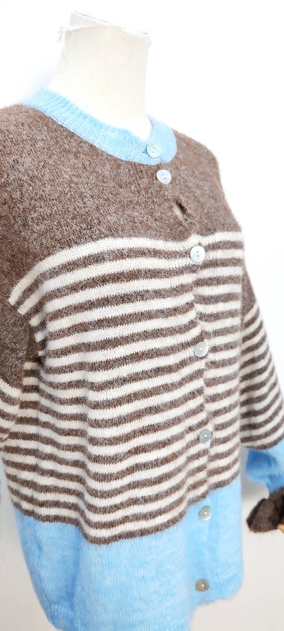 2096 Randig stickad cardigan