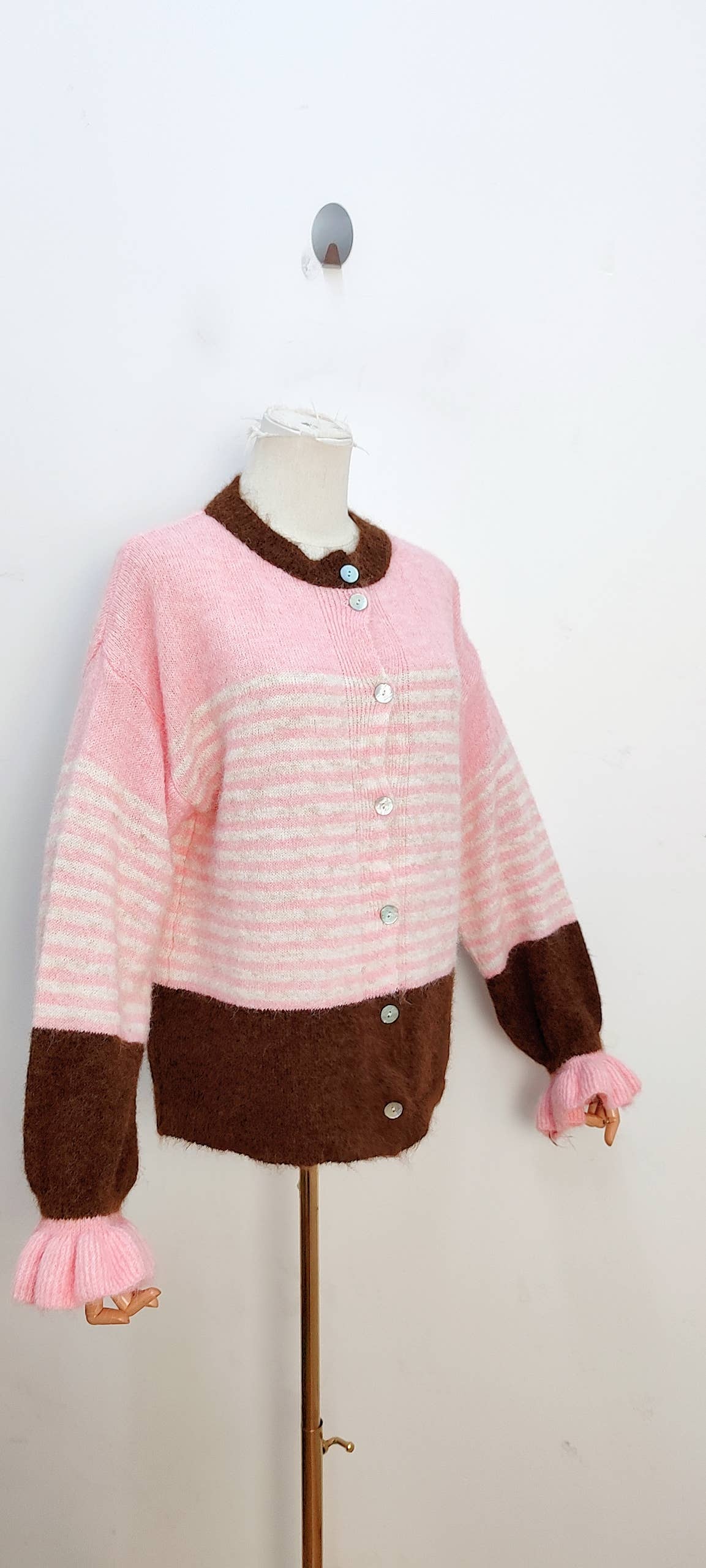 2096 Randig stickad cardigan