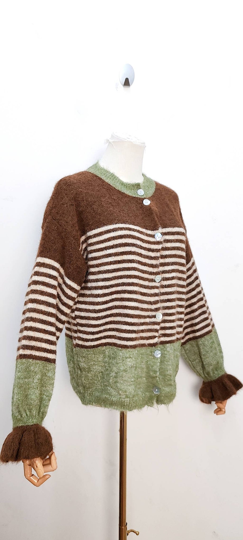 2096 Randig stickad cardigan