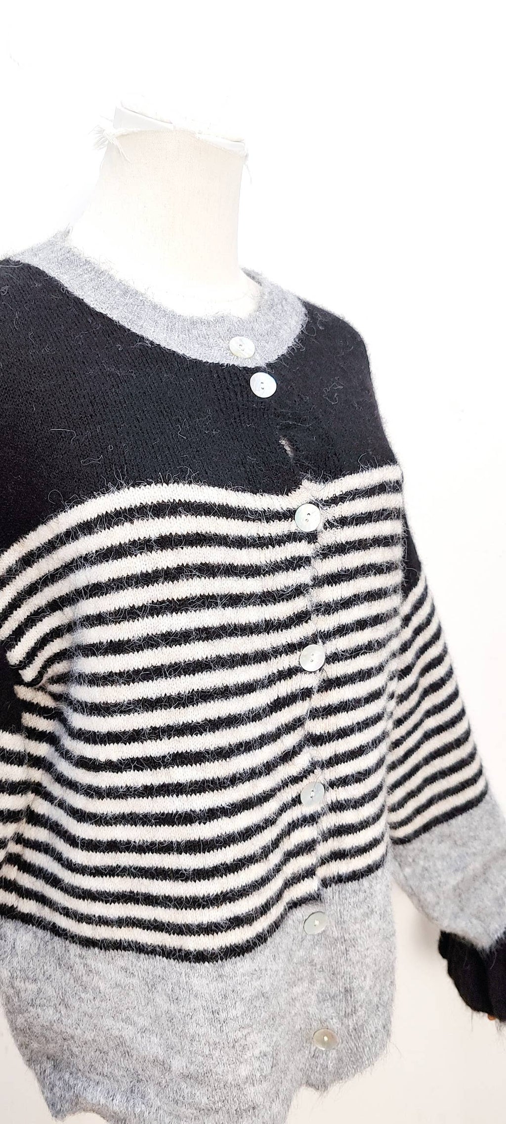 2096 Randig stickad cardigan