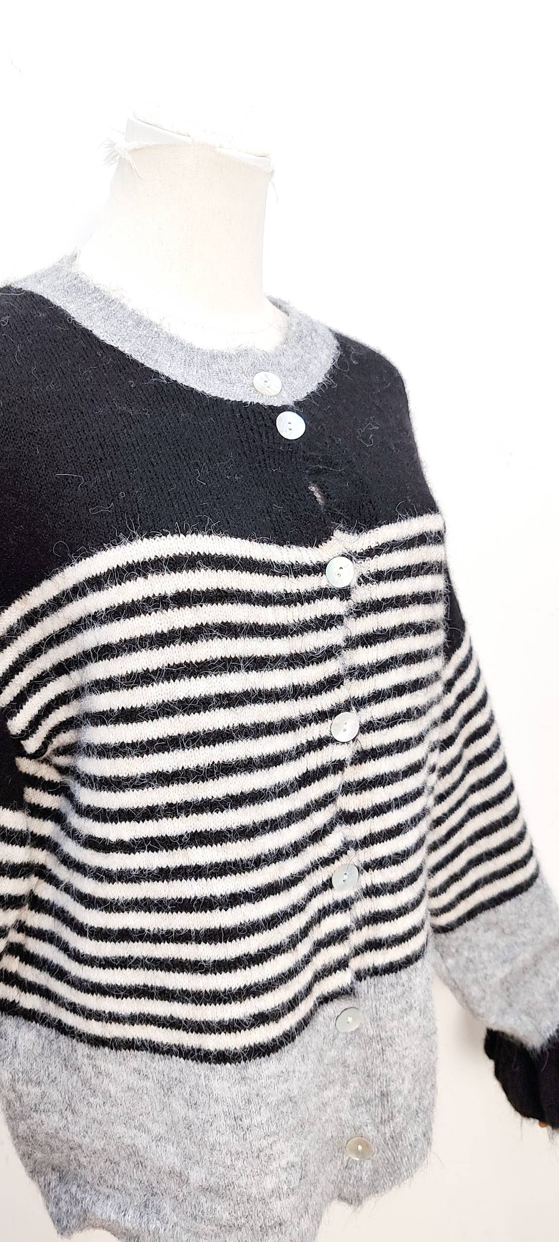 2096 Randig stickad cardigan