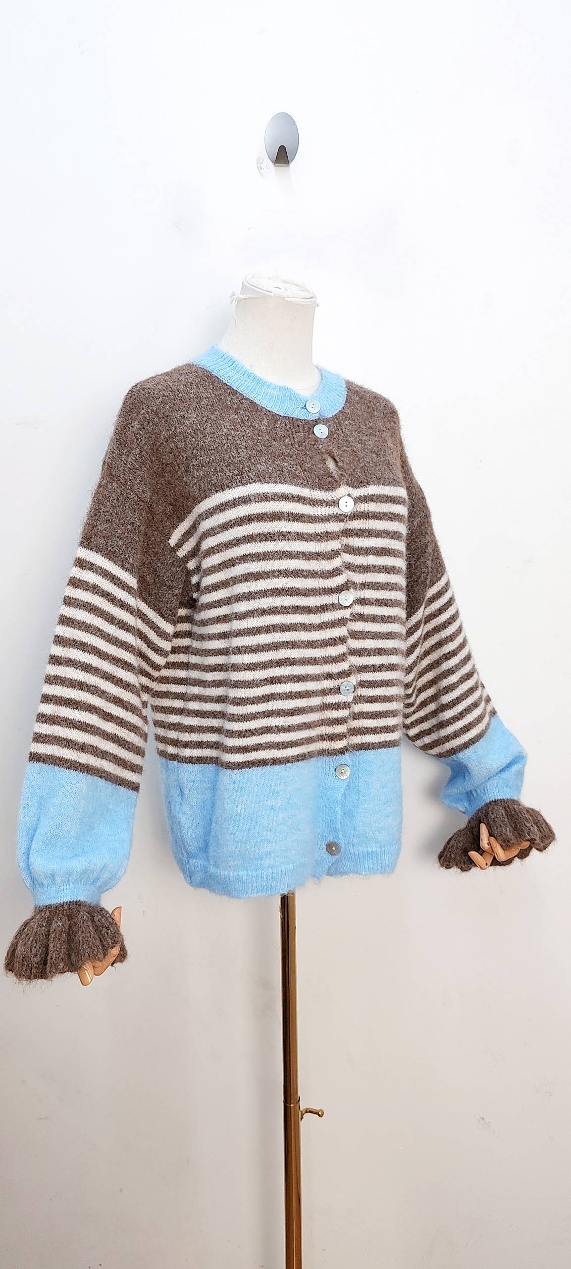 2096 Randig stickad cardigan