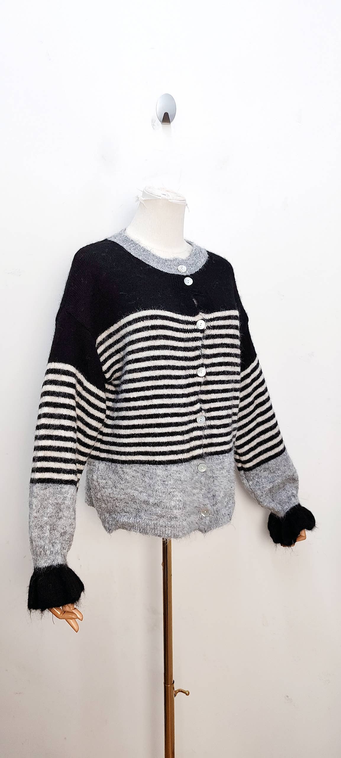 2096 Randig stickad cardigan