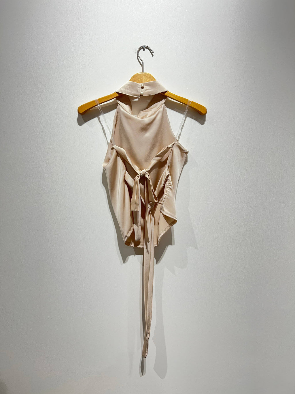 6092 - Satintopp med rosett att knyta bak, öppen rygg