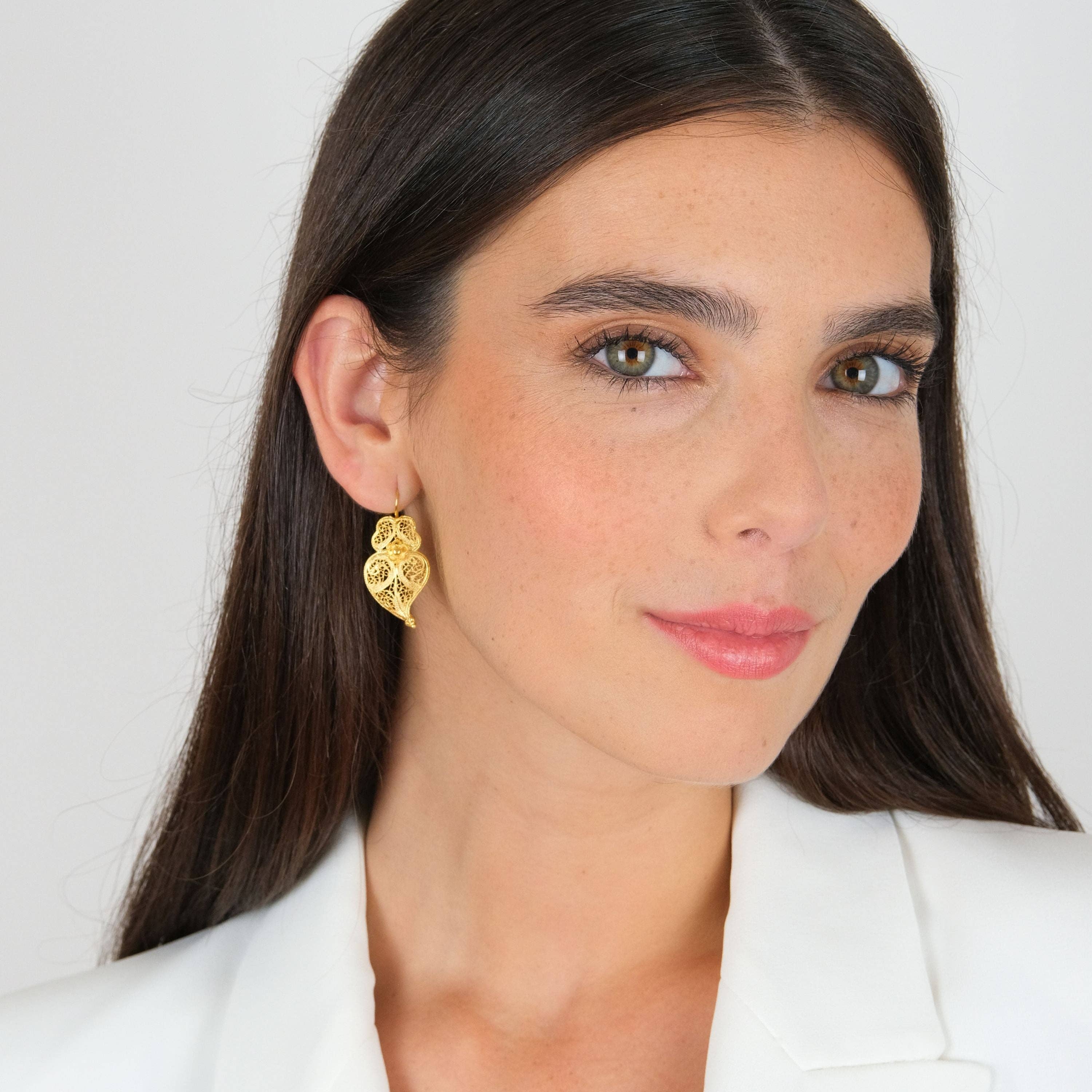 Örhängen Hjärta av Viana 3,5cm i Guldpläterad Silver