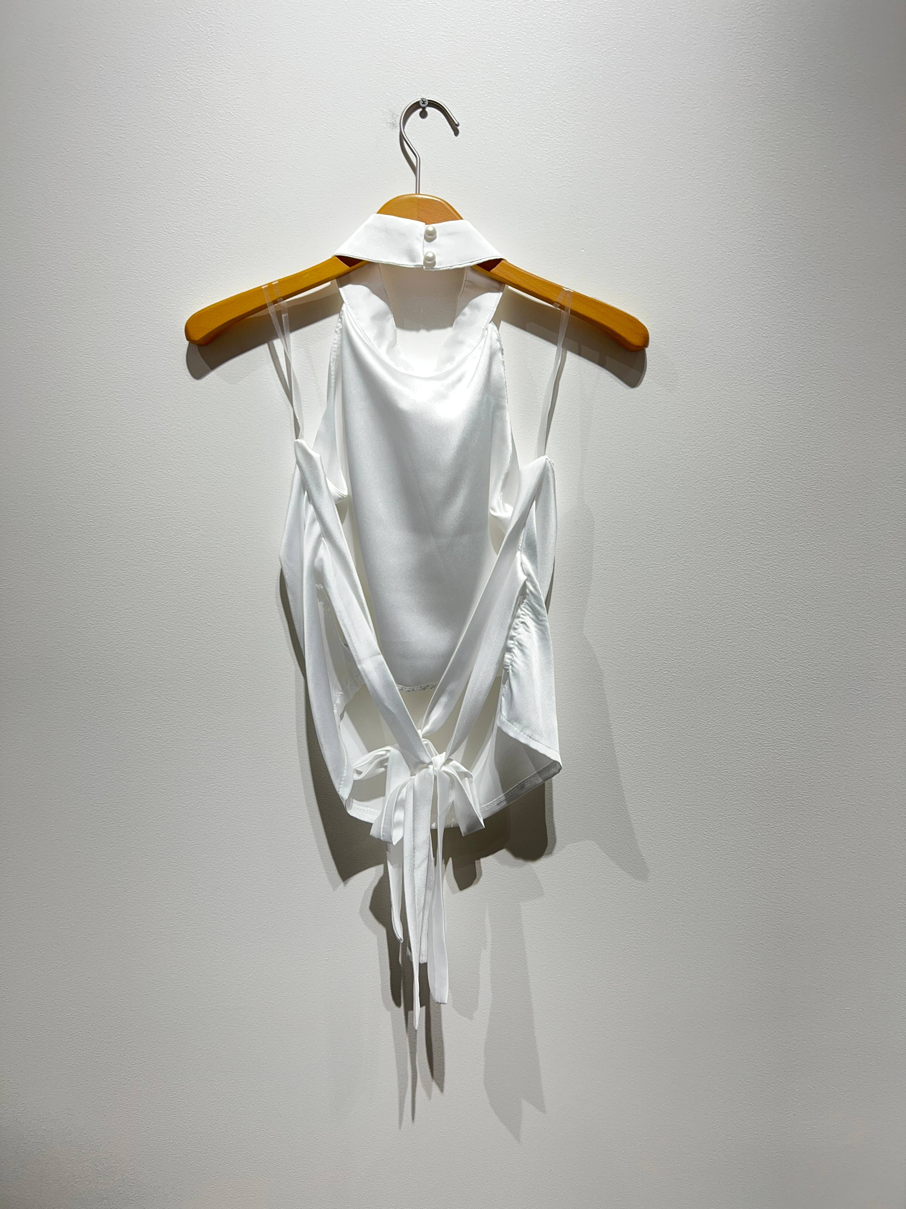 6092 - Satintopp med rosett att knyta bak, öppen rygg