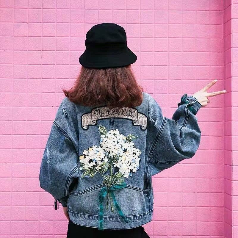 Jeansjacka med broderad blombukett