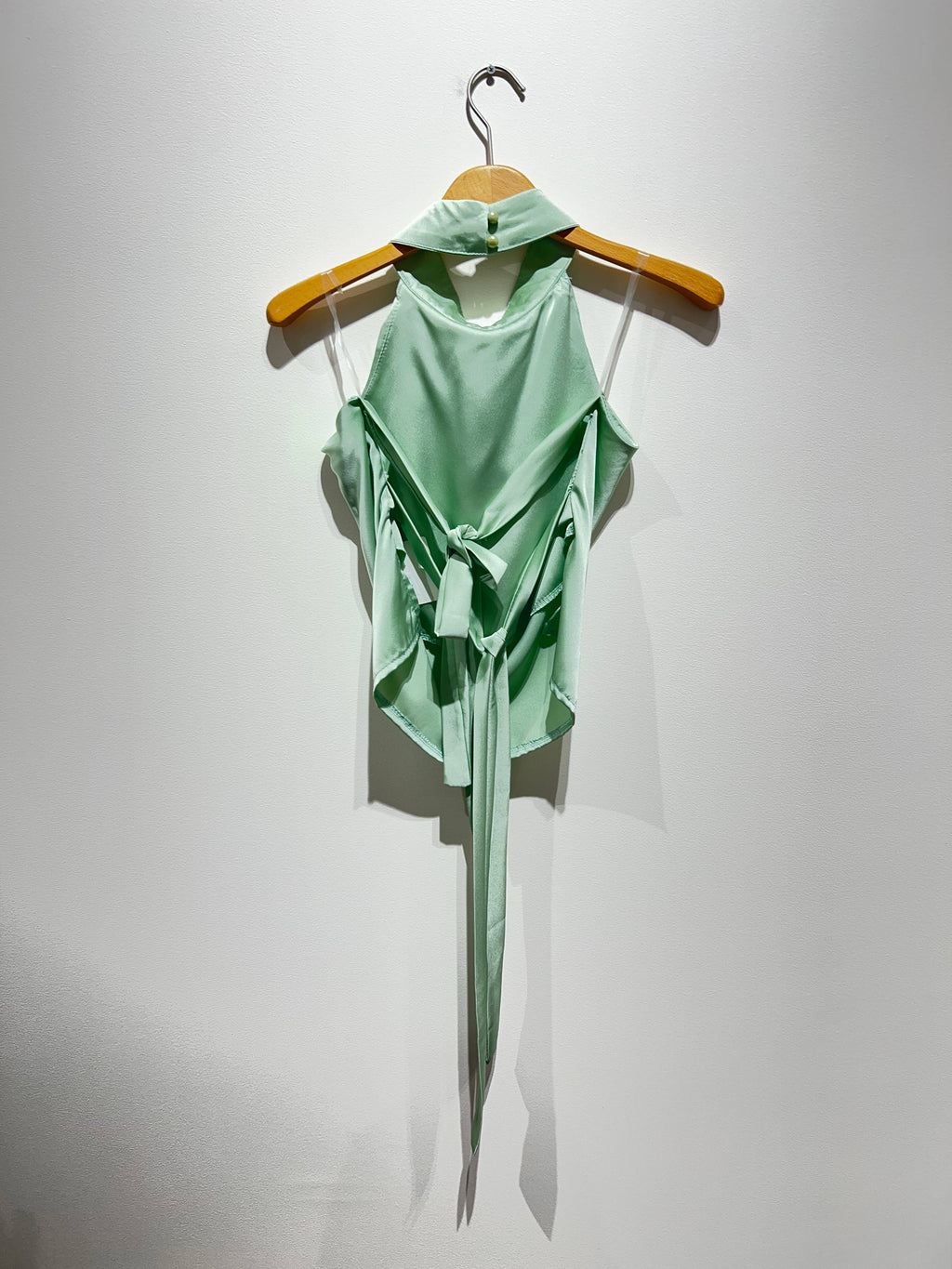 6092 - Satintopp med rosett att knyta bak, öppen rygg