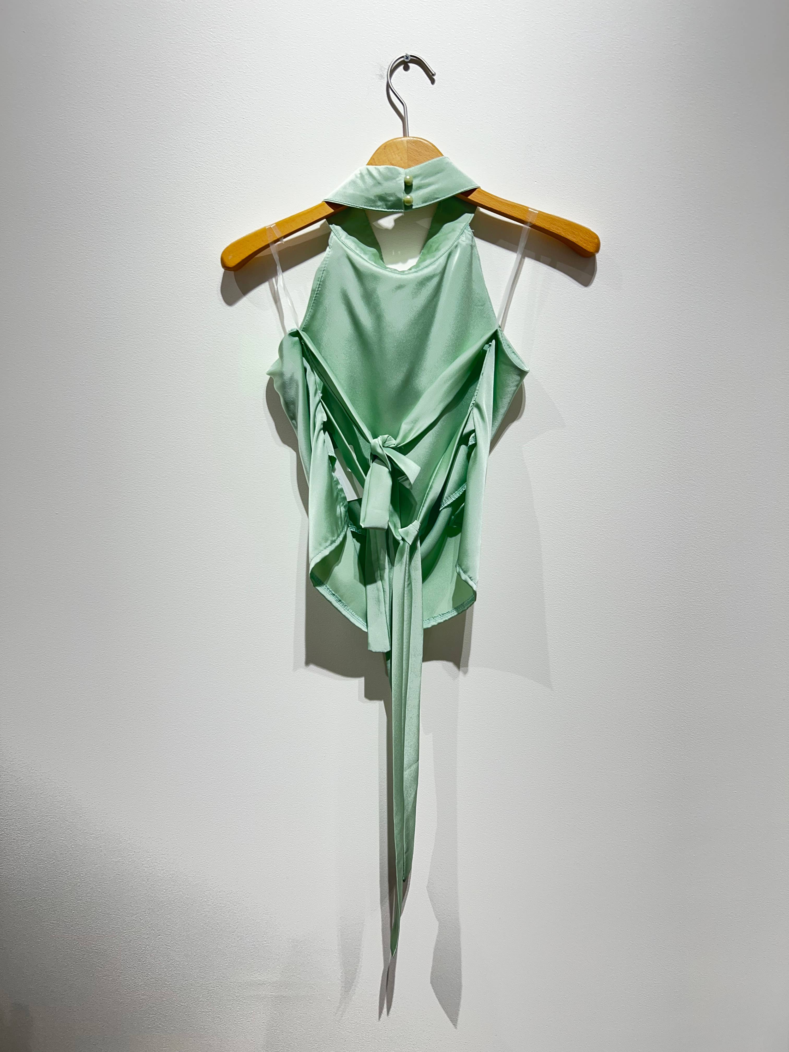 6092 - Satintopp med rosett att knyta bak, öppen rygg