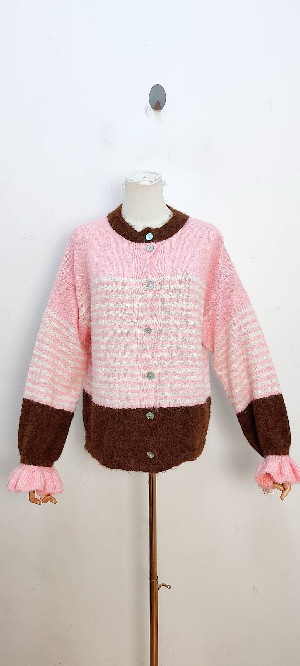 2096 Randig stickad cardigan