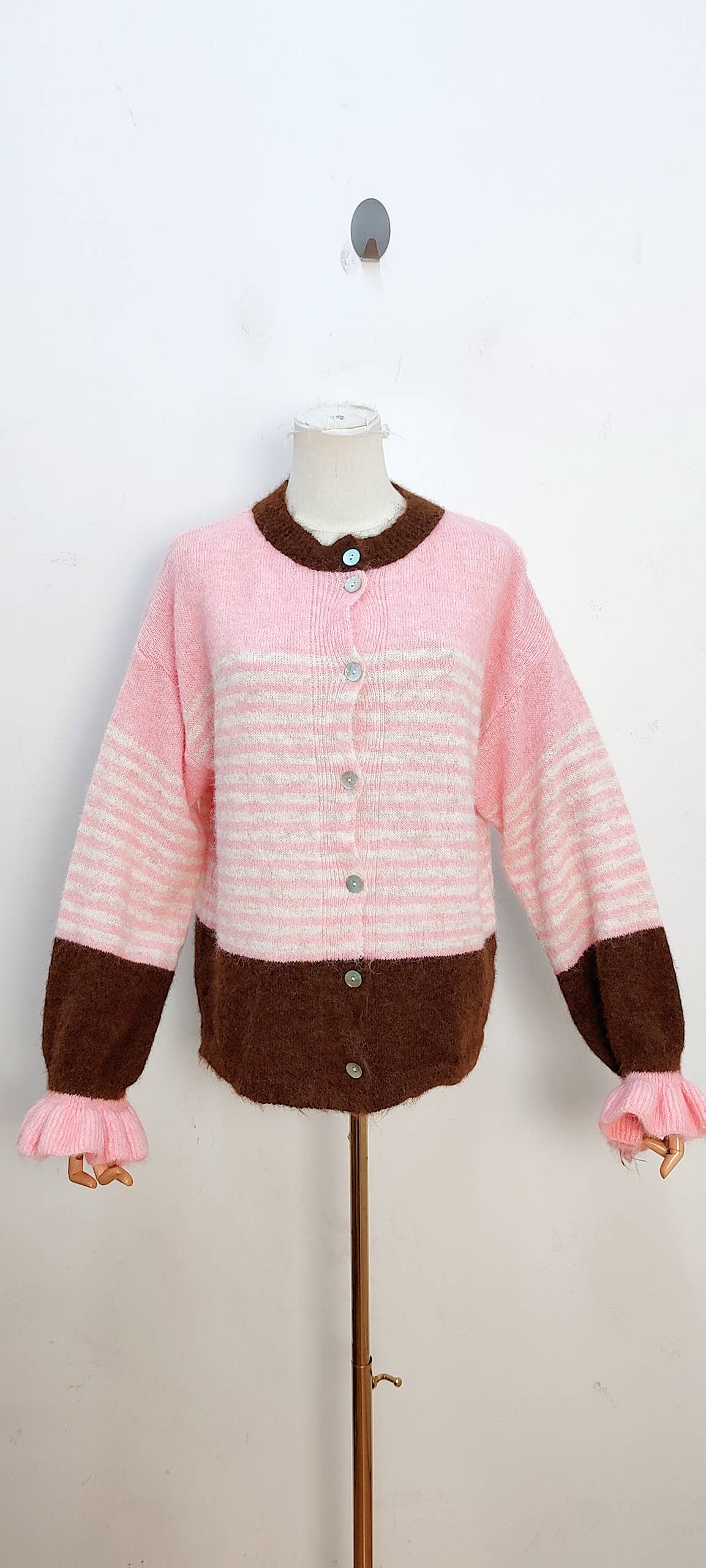 2096 Randig stickad cardigan