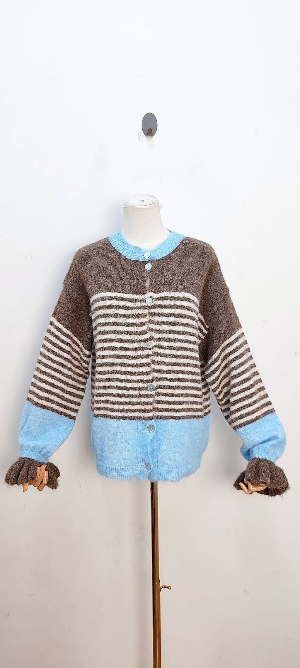 2096 Randig stickad cardigan
