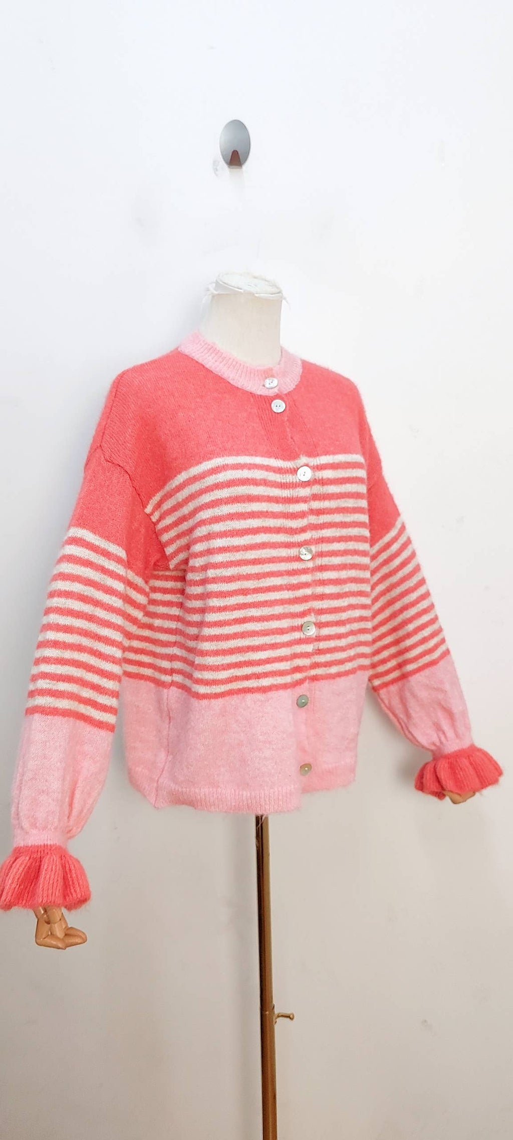 2096 Randig stickad cardigan